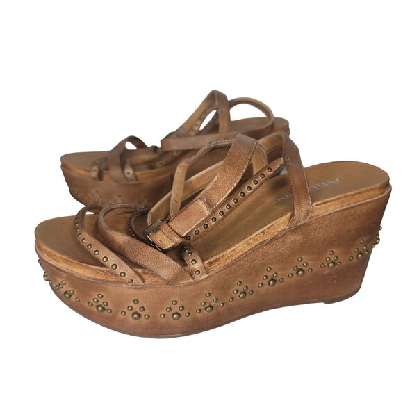 Antelope NWOT Women's Taupe tan Leather Studded Wedge Sandals Size 37 boho strap - Picture 1 of 10